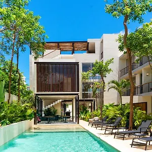 private-pool-and-roof-top-for-3-in-la-veleta.quintano-roohotels.com/